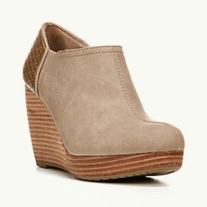 NEVER WORN Dr. Scholl's Harlow Wedge Bootie, Taupe